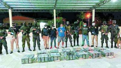 Los agentes de la Atic y militares descubrieron la droga en un compartimento oculto de un camión que salió de una zona de Colón y fue interceptado en Tela, Atlántida.