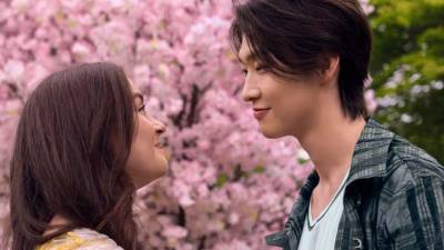 La tercera y última temporada de Besos, Kitty (XO, Kitty), que se estrena en Netflix el 2 de abril de 2026, sigue a Kitty en su año senior en la KISS de Seúl. Enfrenta la presión de definir su futuro, aclarar sus sentimientos por Min Ho tras el caos amoroso y gestionar sus relaciones personales, todo mientras el caos y las sorpresas dificultan sus planes.