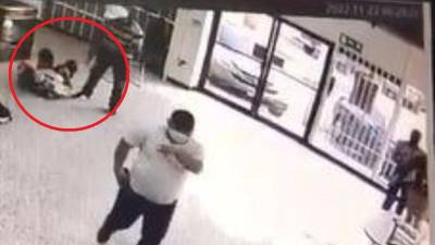 VÍDEO: Asaltantes en banco de San Pedro Sula encañonaron a guardia y clientes