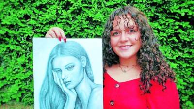 La joven artista realiza dibujos personalizados y actualmente estudia en Unitec.