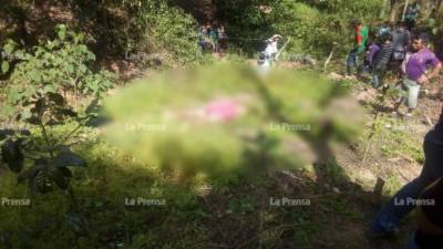 Escena del crimen en la que fue asesinada una mujer en la zona occidente de Honduras.