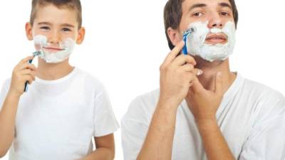 Es normal que los niños imiten a sus padres, sin embargo, cada uno debe tener su propia personalidad.