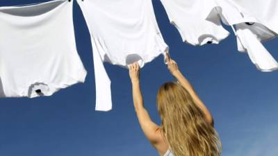 Seque la ropa al natural.