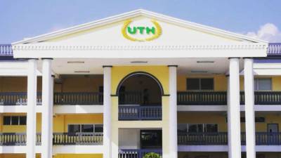 Vista de la fachada de la Universidad Tecnológica de Honduras (UTH).