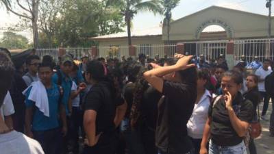 Alumnos manifestaron en la Departamental.