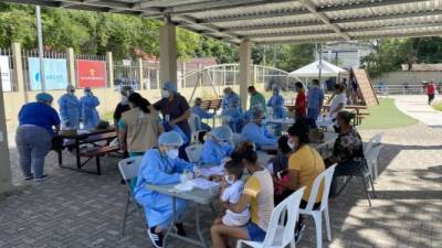 Las autoridades de Salud informaron que en las brigadas entregan mascarillas y tratamiento maíz a los ciudadanos.