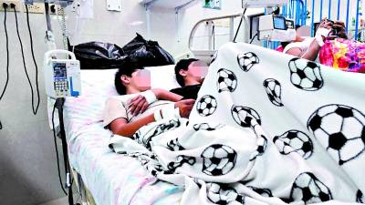 <b>Estos hermanos capitalinos compartían la misma camilla en el Hospital Escuela. </b>