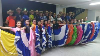 Los integrantes de Zorzales de Sula desean poner en alto el nombre de Honduras en México, España, Hungría y Serbia, pero aún necesitan cubrir los boletos aéreos de 11 artistas.
