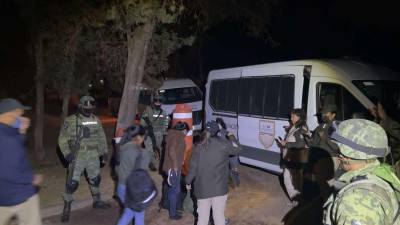 Agentes de la Unidad Antisecuestro de México rescataron a los migrantes de diferentes nacionalidades que estaban secuestrados en varios puntos del país.