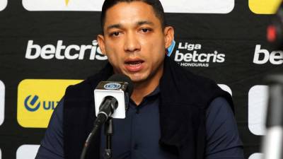 Emilio Izaguirre, director deportivo del Motagua, en rueda de prensa.