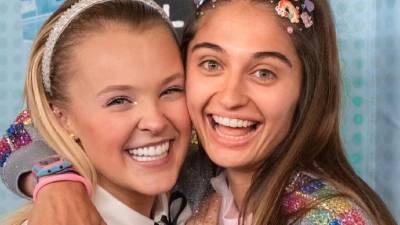 JoJo Siwa y Avery Cyrus.