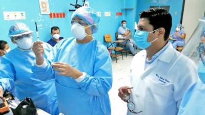 Autoridades de la Sesal estuvieron presentes durante todo el proceso de vacunación.