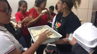 Miles de hondureños buscan salirse de la ruta que atravesará Irma.