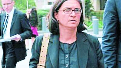 La abogada Sabrina P Shroff estuvo ayer en la audiencia del exmandatario.