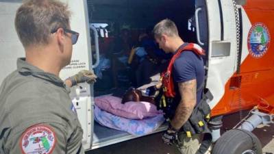 La Guardia Costera de EEUU ayudó a trasladar heridos al hospital de Puerto Príncipe./AFP.