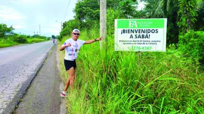 El atleta progreseño emprendió su recorrido “De costa a costa” el martes a las 3:00 am desde Trujillo, Colón. Fotos: cortesía