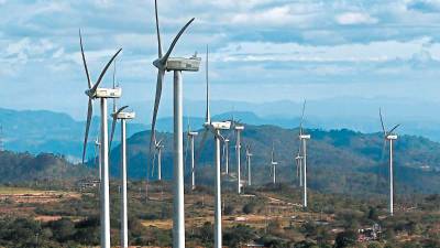 <b><span class=mln_uppercase_mln>Energía.</span></b> Parque de energía solar en el municipio de Santa Ana, Francisco Morazán.