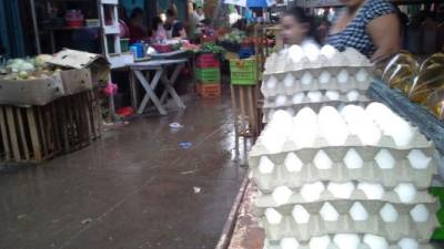 El huevo por unidad se vende a tres lempiras en los mercados populares de San Pedro Sula.