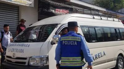 En diferentes puntos Honduras han tenido que realizar operativos para garantizar el toque de queda establecido por las autoridades debido a la alerta roja y cuarentena para impedir que el coronavirus se siga propagando.