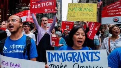 Los jóvenes indocumentados protegidos por DACA quedarán expuestos a la deportación cuando se elimine el programa el próximo 5 de marzo.