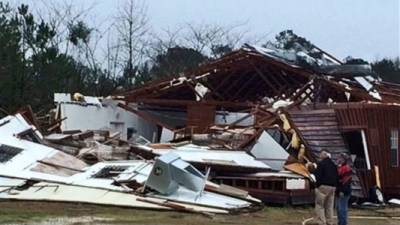 Los tornados dañaron varias viviendas en poblaciones al sur de la Florida.