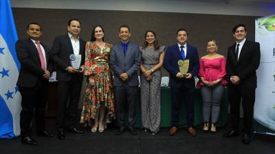 Cervecería Hondureña recibió por séptimo año consecutivo el galardón Bandera Ecológica de Cambio Climático (PBE-CC) periodo 2021-2022 por sus Plantas de producción de Cervezas y Refrescos.