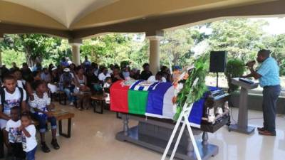 Sus restos morales fueron enterrados en el Cementerio Jardines de Paz en La Ceiba.