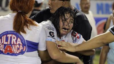 Doce personas murieron en una estampida de aficionados que acudieron el sábado al estadio Cuscatlán de San <b>Salvador</b> para ver un encuentro entre el Alianza y FAS. Así reaccionaron mundialmente a la tragedia.