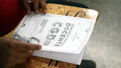 Miles de maestros a nivel nacional participaron en el concurso docente 2025 realizado en septiembre pasado. Desde el Observatorio de la Educación de la Universidad Pedagógica, el académico Mario Alas cuestionó la validez de las pruebas aplicadas y señaló que los instrumentos de medición “no reúnen los requisitos básicos de una prueba estandarizada”, lo que podría haber influido en los resultados.