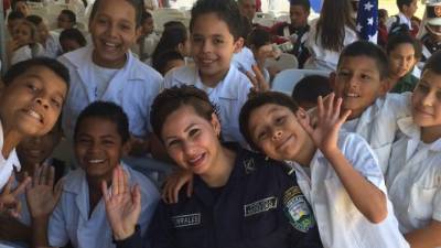 Policías han capacitado a los niños para prevenir la violencia.