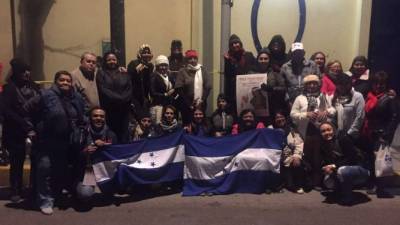 La bandera de Honduras presente en la llegada del Papa a México. Los compatriotas no se perdieron este histórico evento.