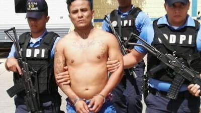 Tras su captura, a Ochoa Canales se le decomisaron 80 envoltorios de papel con presunta marihuana.