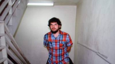 Nadab Elí Mejía Coca al momento de ingresar a los juzgados de San Pedro Sula.