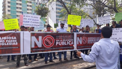 Para las organizaciones civiles en protesta, la educación religiosa es competencia de los padres y de las iglesias, no del Estado.