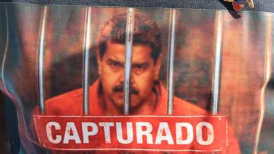 En la madrugada del 3 de enero, el presidente de Venezuela, Nicolás Maduro, fue trasladado a Estados Unidos tras una operación ejecutada por personal militar estadounidense en Caracas. El operativo denominado Absolute Resolve marcó un hecho sin precedentes en la relación entre ambos países y abrió un nuevo capítulo en la prolongada confrontación entre Washington y el chavismo.