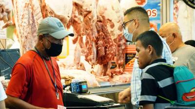 Las carnes son las que mayor incremento reflejan en su costo desde hace meses. Foto: Amílcar Izaguirre.