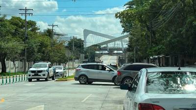 <b><span class=mln_uppercase_mln>PROBLEMA.</span></b> Los carros mal estacionados y el irrespeto a la señalización pueden costar vidas.