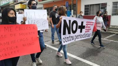 Periodistas en manifestación.
