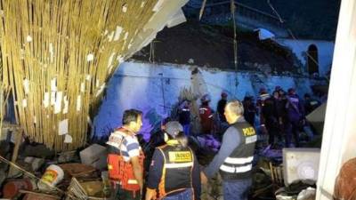 Los novios resultaron con lesiones leves. AFP