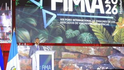 El ministro asesor de Inversiones, Epaminondas Marinakys, da la bienvenida a los participantes del octavo Foro Internacional de Emisores de los Mercados de Valores de las Américas.