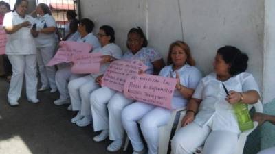 Las enfermeras piden al Gobierno que escuche sus demandas.