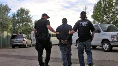 Medios estadounidenses indicaron que al menos 15 personas habían sido deportadas el jueves. Foto EFE