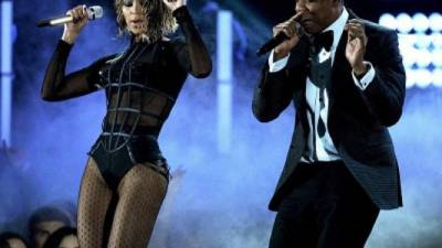 Beyoncé y el rapero Jay Z durante uno de sus conciertos.