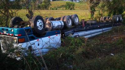 El volcamiento de la rastra en el sector de Tela.