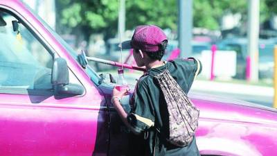 Según estadísticas de la Comisión de Acción Social Menonita (CASM) en San Pedro Sula hay unos 12 mil niños en la Capital Industrial que son explotados laboralmente en las calles.