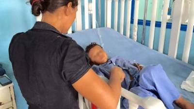 El pequeño de cinco años se recupera de sus heridas en el hospital.