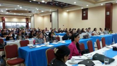 Empresarios y trabajadores de la micro y gran empresa participan del taller en San Pedro Sula.