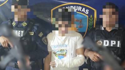 La Policía detuvo en la aldea La Unión, Trojes, a un hombre señalado como presunto integrante de “Los Nikson”, a quien le decomisaron supuesta marihuana, un arma de fuego y municiones.