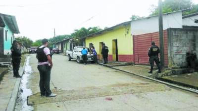 Varios allanamientos ejecutó ayer la Policía en varios sectores de La Entrada para dar con los asaltantes de Banadesa.