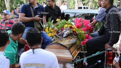 Los familiares relataron a medios de comunicación que Álvarez no resistió las intervenciones quirúrgicas luego del hecho.